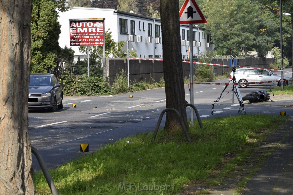 Schwerer Krad PKW Unfall Koeln Muelheim Am Springborn Cottbuserstr P112.JPG - Miklos Laubert